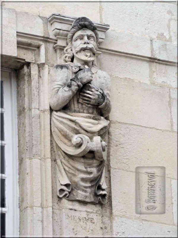 La Rochelle rue Nicolas Venette statue de Imess