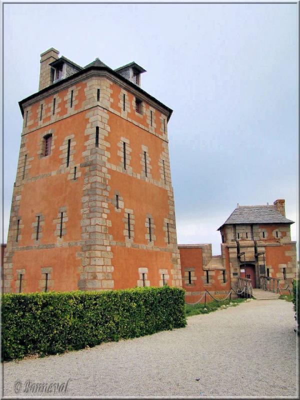 La Tour Vauban, le corps de garde défensif et le pont-levis Camaret Finistère