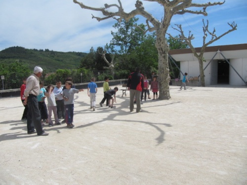 INICIATION DU SPORT BOULE AU CLASSE DE CM2 - CE 1