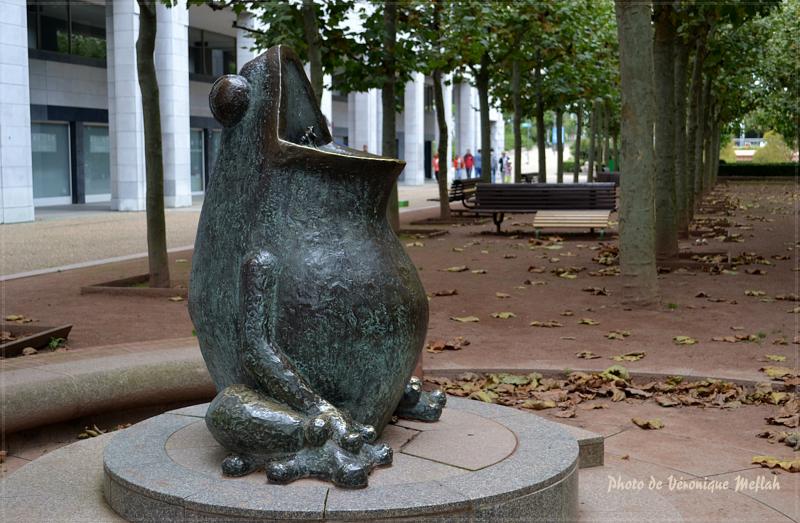 Quartier de la Défense : La fontaine Grenouille