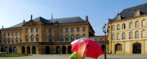 Metz, sa cathédrale, son théâtre