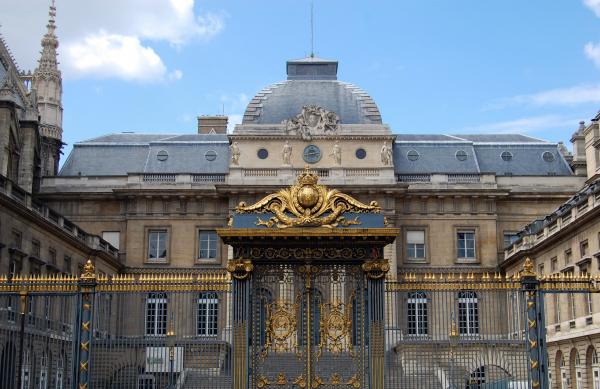 Visite de l'ancien Palais de Justice avec Générations13