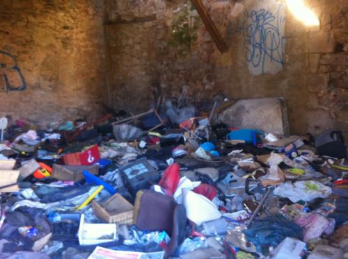 Mas de Paris plein de déchets - Puyloubier