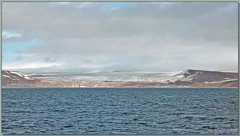 Le reste de la matinée va se poursuivre en navigation depuis l'île Noraustlandet vers le nord-est de l'île Spitzberg - Svalbard - Norvège