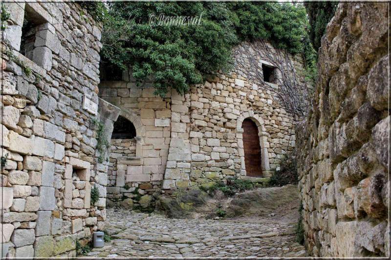 Oppède-le-Vieux Vaucluse rue de l'Hôpital