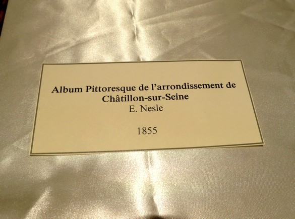 Une superbe exposition de livres de contes a eu lieu à la médiathèque Victorine de Chastenay