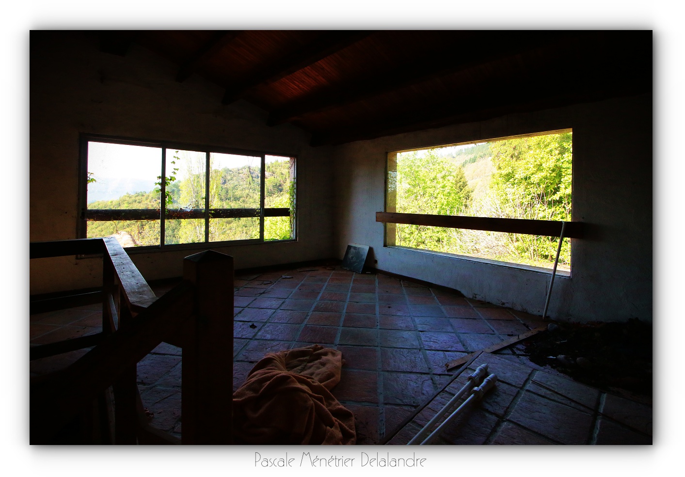 Urbex en Cévennes, Gard (3/4) - L'hôtel, ses salons et terrasses.