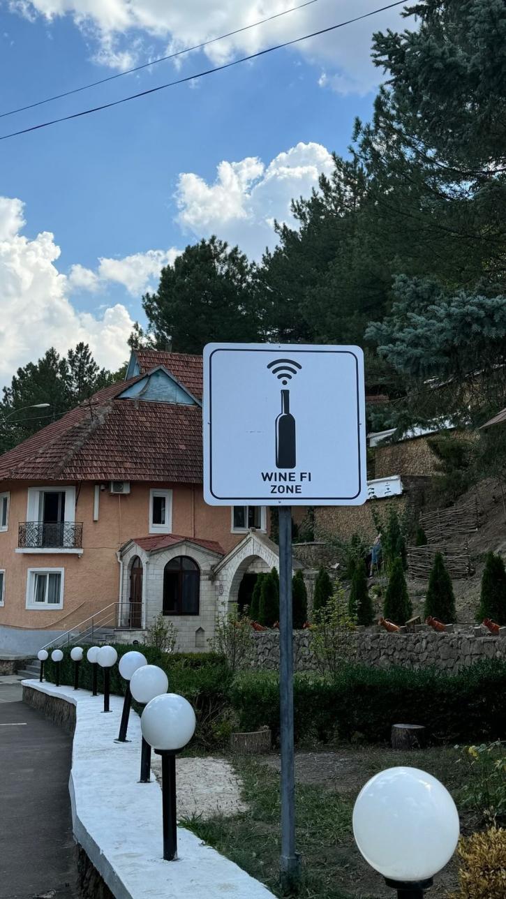 Moldavia - Route des vins -- 