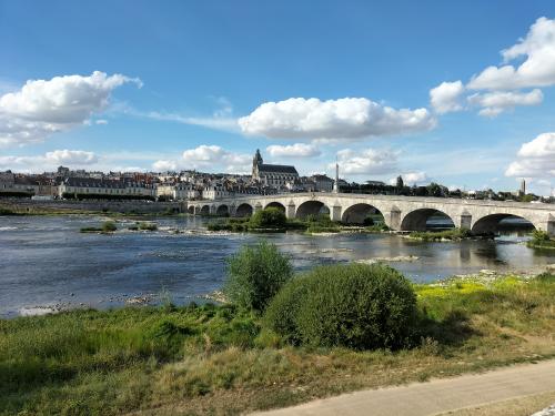 BLOIS, intro