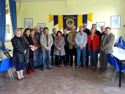 Remise de chèques, en 2013, aux associations de Châtillon sur Seine, par le Lions Club