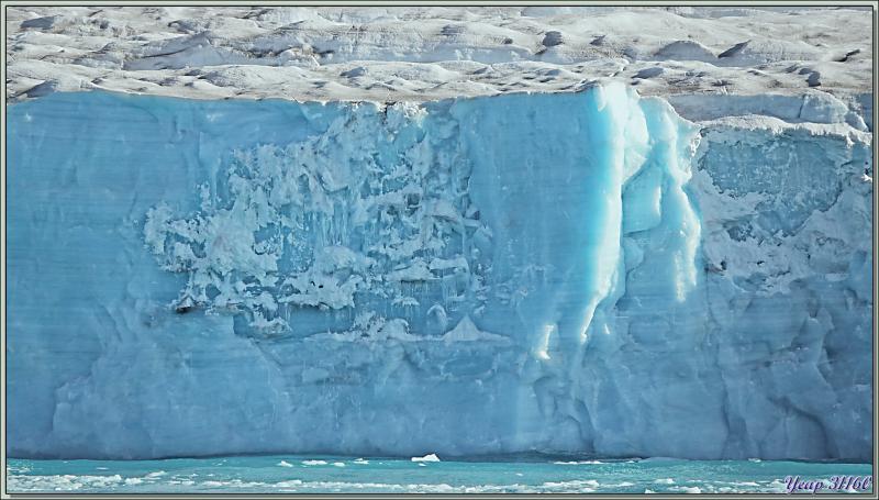 12/07/2024 : navigation le long du spectaculaire glacier Bråsvell (Bråsvellbreen) - Calotte glacière Austfonna - Nordaustlandet Island - Svalbard - Norvège
