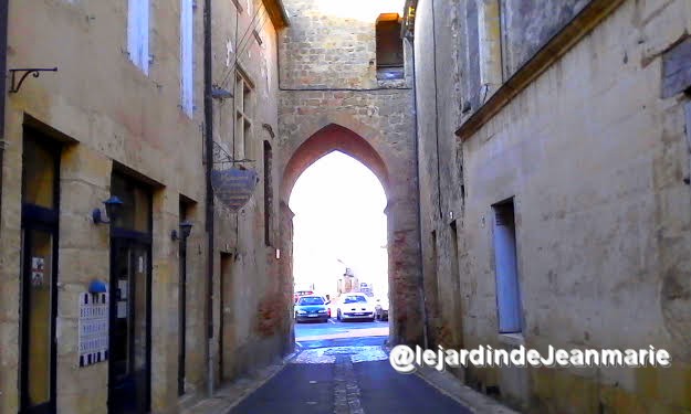 'Saint-Macaire est une commune du Sud-Ouest de la France, située dans le département de la Gironde.... de la ville à travers son patrimoine historique et la réhabilitation de ses quartiers médié