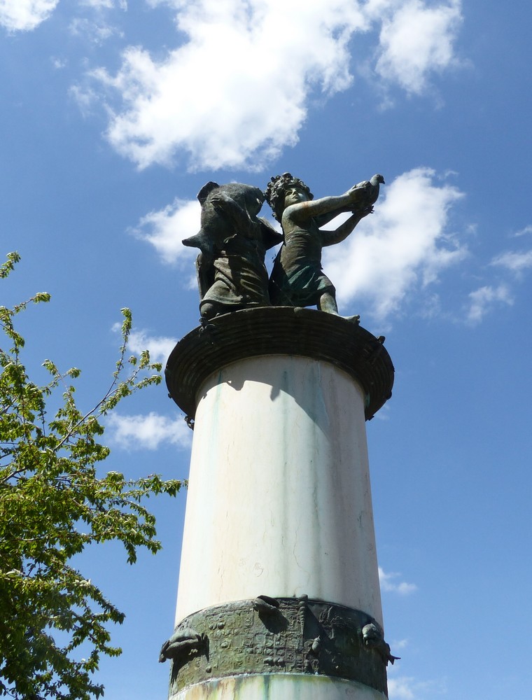 Majots, Engoulvent, Motte