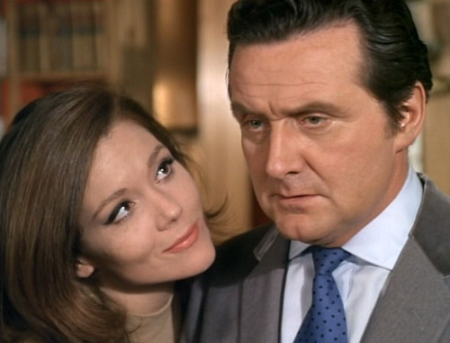Diana Rigg (ici avec Patrick Macnee) l'égérie de la série Chapeau melon et bottes de cuir