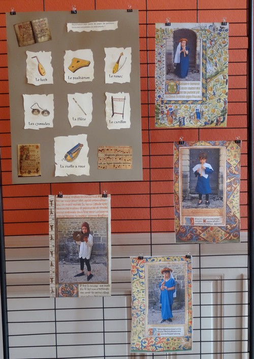 Une belle exposition de mini-enluminures réalisées par des enfants en l'honneur du 900ème anniversaire de la création de l'abbaye de Clairvaux