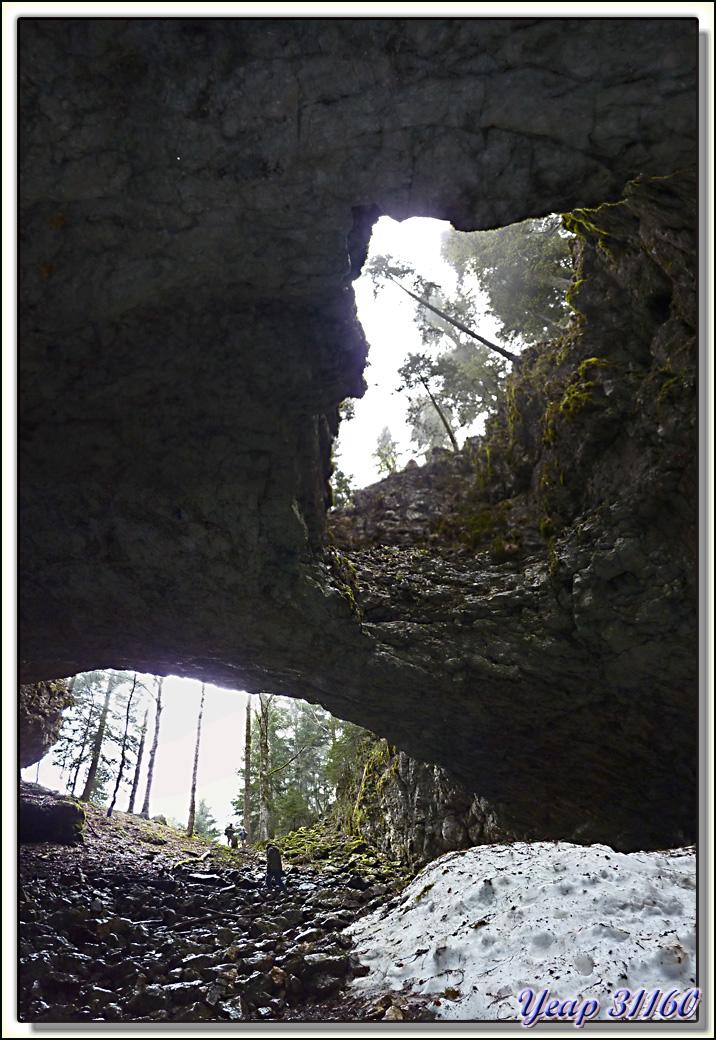 Grotte et son immense porche - Vercors - 38 