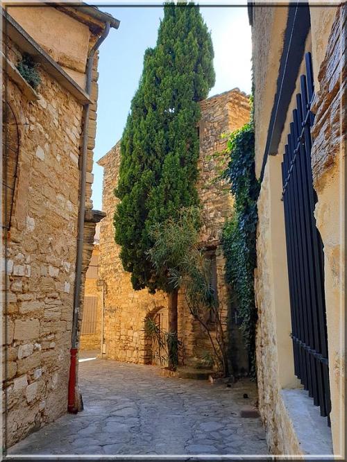 1011 - Le Barroux dans le Vaucluse (84)