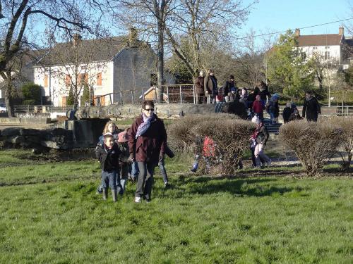 Plantation d'un arboretum à la Maison de la Forêt