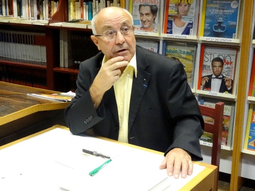 Michel Lagrange a dédicacé son dernier ouvrage, "Eclats d'Enfance", à la Bibliothèque Municipale de Châtillon sur Seine