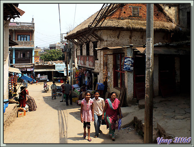 Blog de images-du-pays-des-ours : Images du Pays des Ours (et d'ailleurs ...), Dans les rues de Tansen (Palpa): les pentes y sont rudes! - Népal