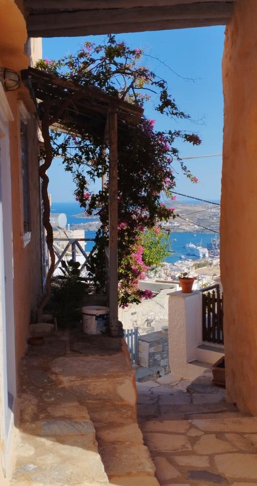 SYROS par ses ruelles...