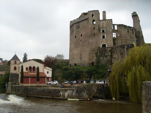 Escapade en pays de Loire  4 : Clisson et Langeais
