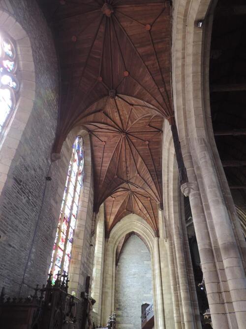 Eglise SAINT ARMEL - PLOËRMEL (56)....intérieur