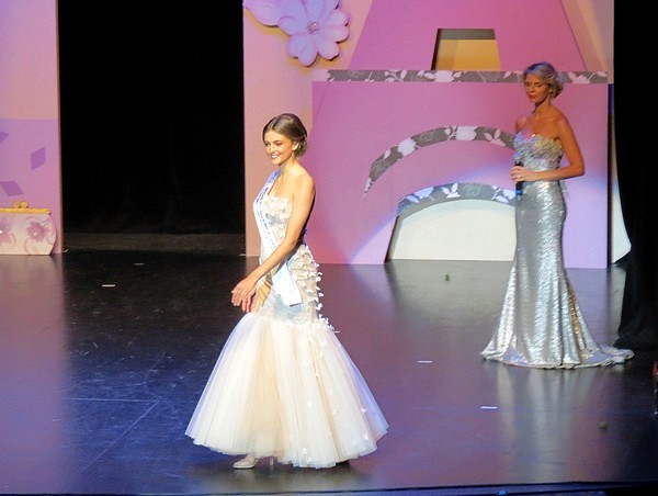 Présentation de Miss France et de ses dauphines par Sylvie Tellier