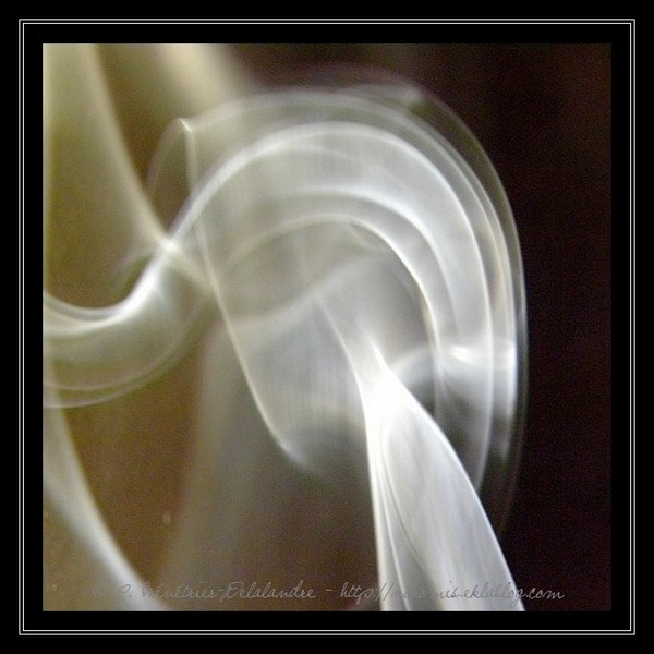 Volutes de fumée d'encens...