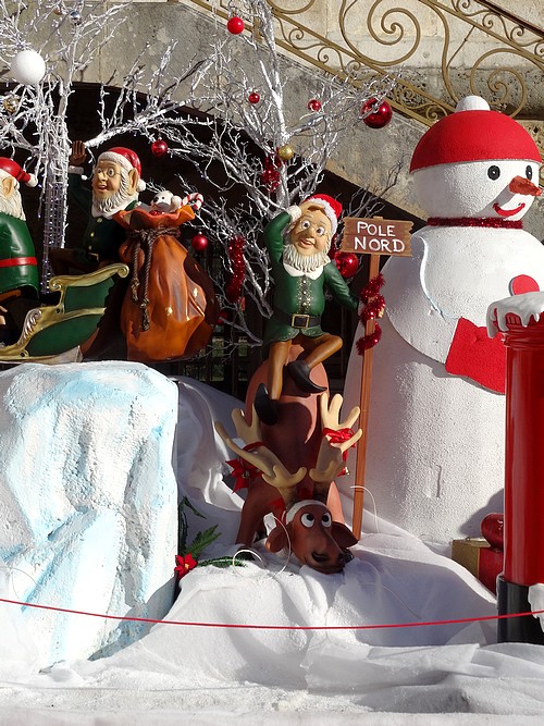 Un merveilleux décor devant la Mairie de Châtillon sur Seine...