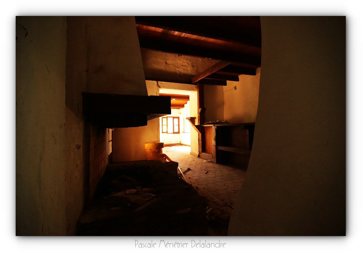 Urbex en Cévennes, Gard (2/4) - Le restaurant et son salon.