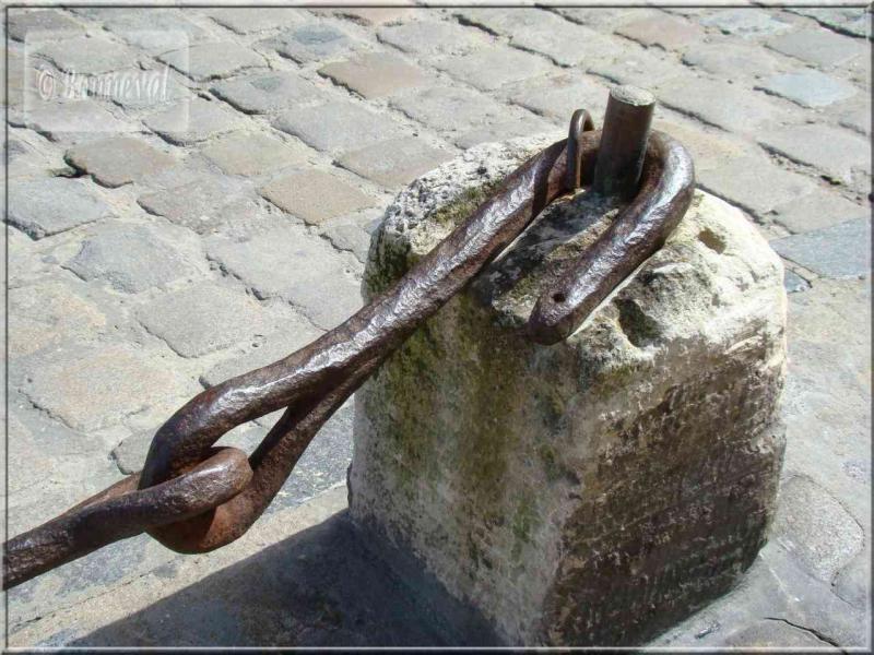 La Rochelle crochet de l'ancienne chaîne qui fermait le port