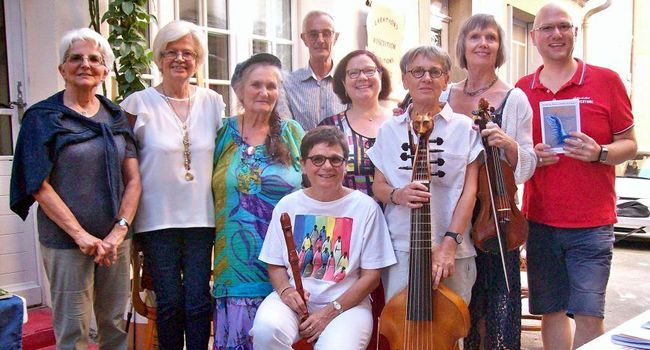 Auteurs, artistes et musiciens réunis.