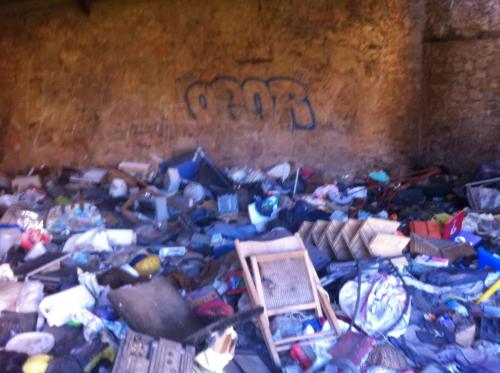 Mas de Paris plein de déchets - Puyloubier