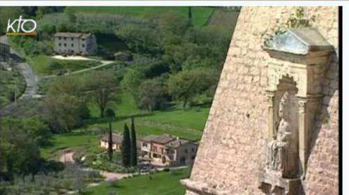 VIDÉO - Sainte Claire, la petite plante de saint François d'Assise - Ktotv