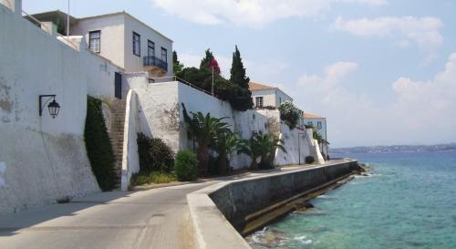 De SPETSAÏ à ERMIONI