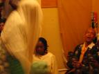 Fatna danse, Malika veille - Mayenne, 2005 ©Farid Rezkallah
