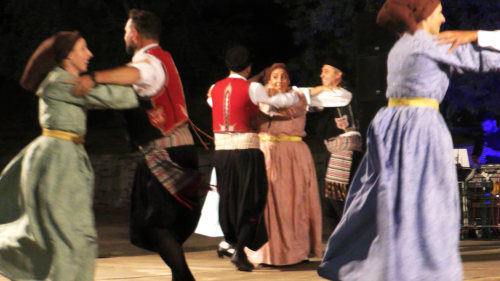 Le balcon posé sur la mer (41-2) à Χίος. Le balcon dansant 7. Θράκη, Μακεδονία, Eύβοια