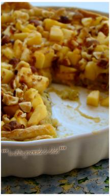 TARTE À LA RHUBARBE, BRUNOISE DE POMMES ET NOISETTES