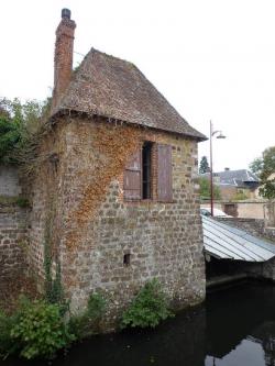 LES REMPARTS DE BRETEUIL-SUR-ITON (Eure)
