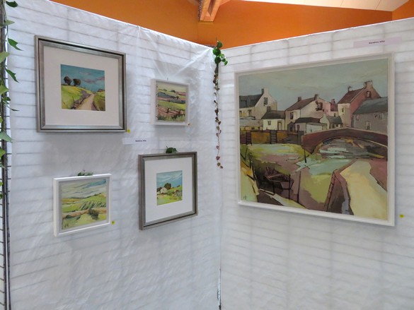 Au Salon d'Automne de Chamesson en 2024, 35 peintres ont présenté 165 tableaux, tous plus beaux les uns que les autres !
