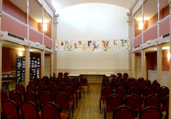 Une belle exposition de mini-enluminures réalisées par des enfants en l'honneur du 900ème anniversaire de la création de l'abbaye de Clairvaux