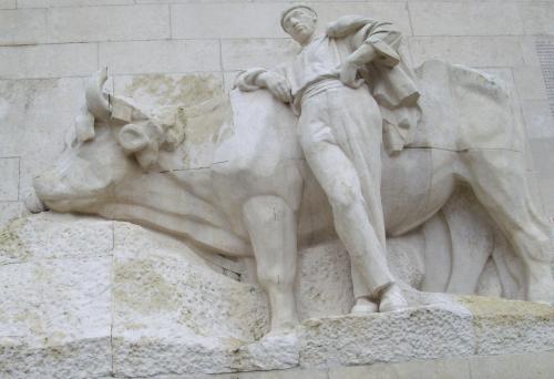 Monument aux Morts de Bayonne, détail du paysan