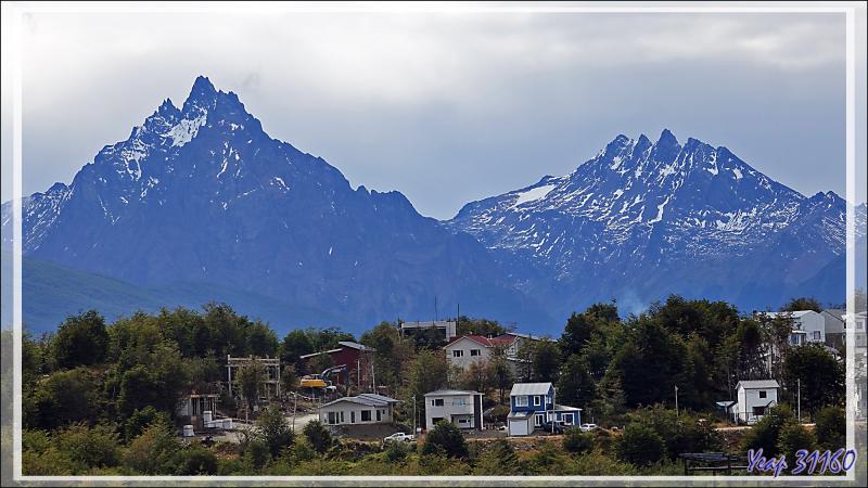 Pour notre départ des visites en Terre de Feu, la météo est très incertaine, mais un beau coin de ciel bleu nous donne espoir... - Ushuaïa - Argentine