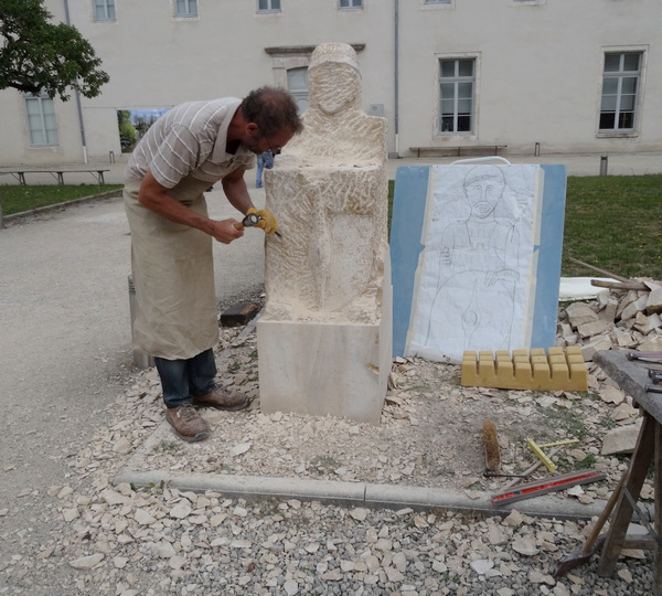 Eric de Laclos redonne vie à deux statues anciennes de l'époque de la "Dame de Vix"...