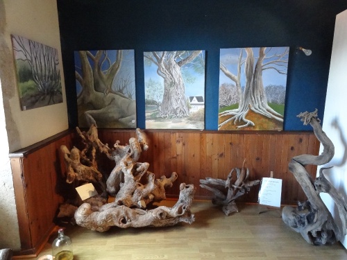 L'exposition "au détour des arbres" organisée par ARCE à Recey sur Ource..