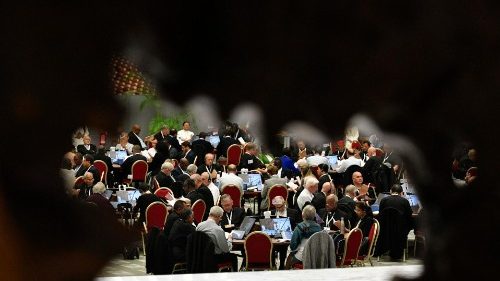 Pauvreté, femmes, évêques, numérique: les thèmes de François pour le prochain Synode