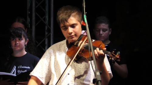 Le balcon posé sur la mer (43-1) à Λέσβος. Le balcon de la fête populaire