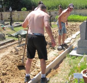 Des bras pour la rénovation du cimetière