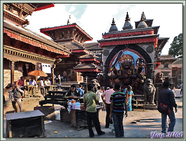 Blog de images-du-pays-des-ours : Images du Pays des Ours (et d'ailleurs ...), Kala Bhairab (Forme effrayante de Shiva) - Durbar Square - Katmandou - Népal